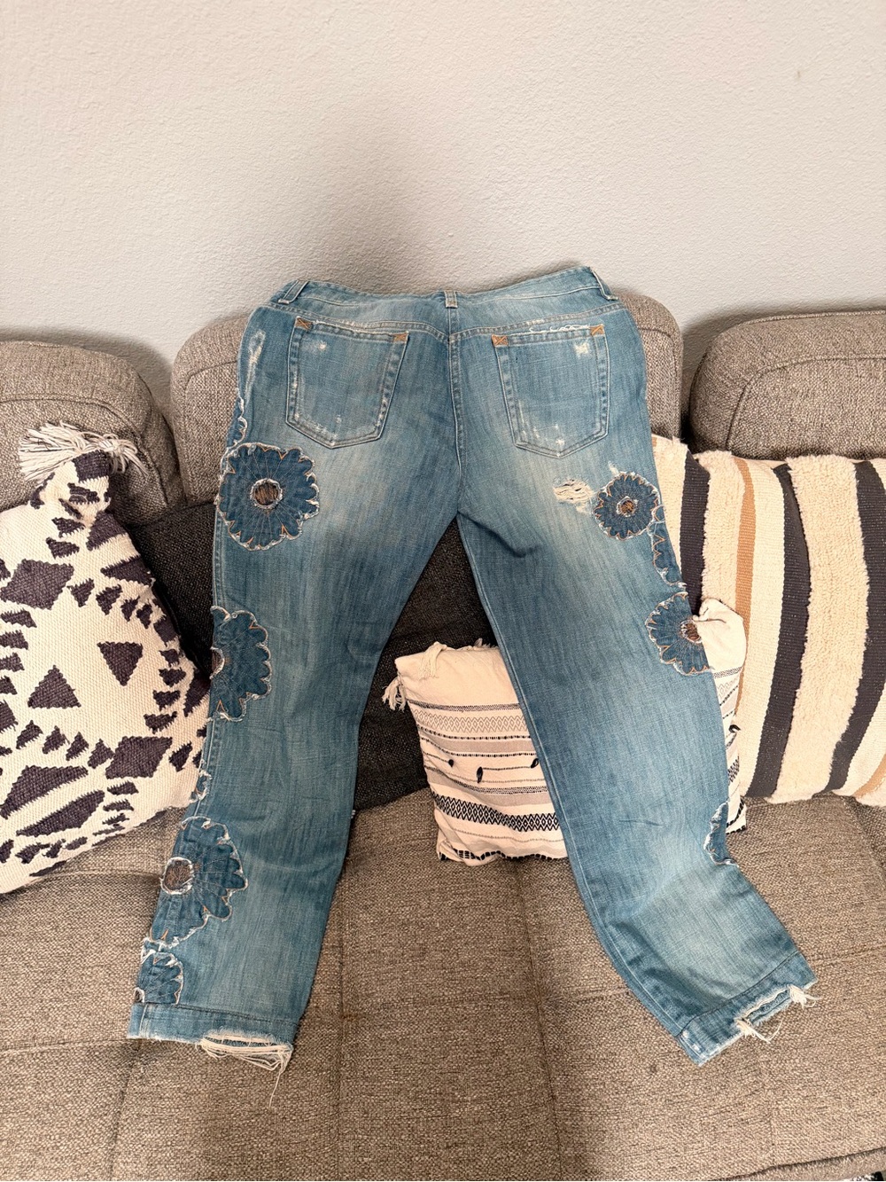 Dolce & Gabbana Light Blue distressed Jeans. - Picture 5 of 6